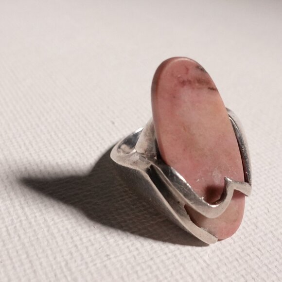 Rare to Find Elegant Pink Rhodonite Ring - Picture 2 of 7
